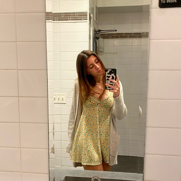 Green, floral Urban Outfitters Mini Dress. XS/S - Picture 2 of 2